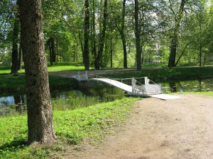 kleine Brücke im Park des Katharinenpalastes