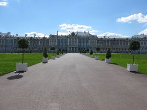 Sicht aus dem Park auf den Palast