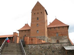 Hauptgebäude der Wasserburg Trakai bei Vilnius in Litauen
